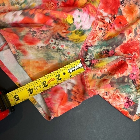 Athleta Girl Size Large 12 Run the World Short Coral Pink Blurred Floral 3” - Picture 7 of 7